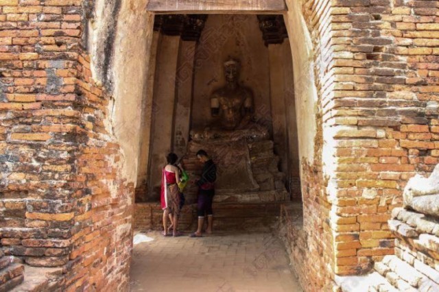 แดดร้อนก็มิหวั่น 'ท่านหมื่น-แม่การะเกด' ล้นวัดไชยวัฒนาราม