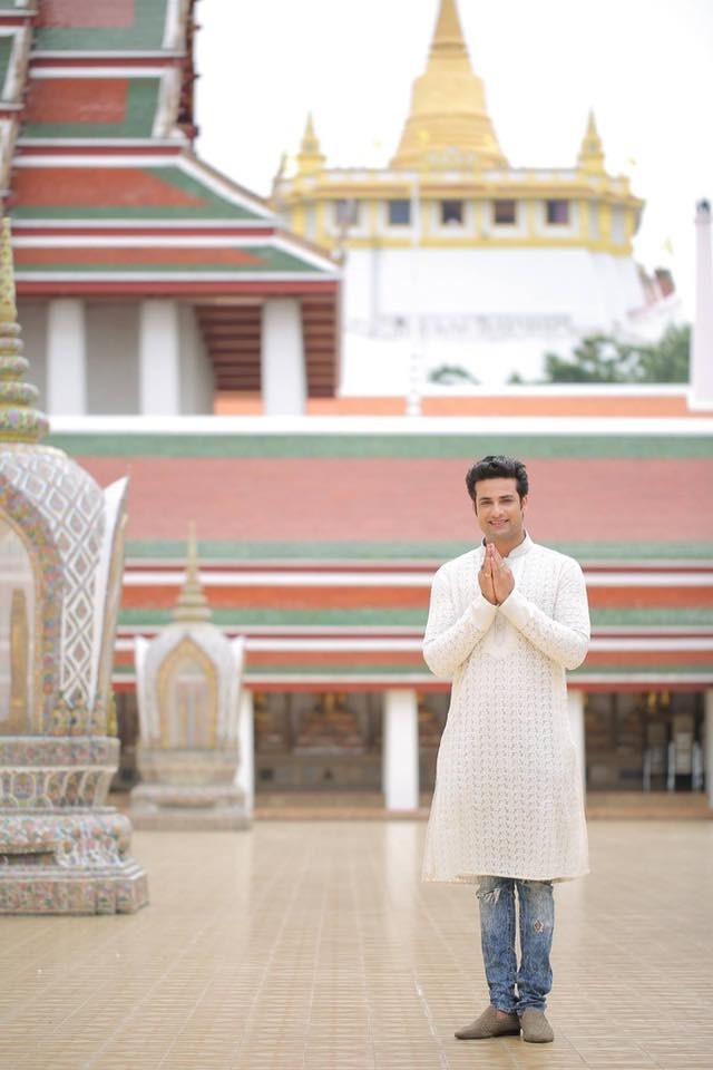 Himanshu Soni  พระเอกซีรีส์ ‘พระพุทธเจ้า’ มาทำบุญที่วัดสระเกศ (รวมภาพ)