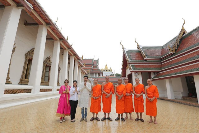 Himanshu Soni  พระเอกซีรีส์ ‘พระพุทธเจ้า’ มาทำบุญที่วัดสระเกศ (รวมภาพ)