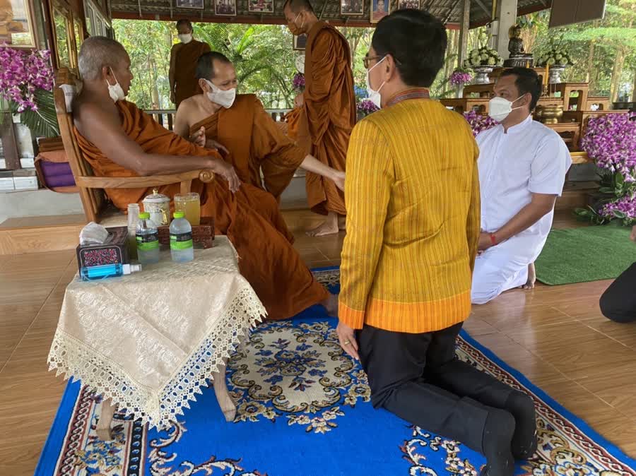 จังหวัดสุรินทร์ สรงน้ำหลวงพ่อหยกขาว และตอกเสาเข็มอุโบสถวัดป่าสมานมิตร