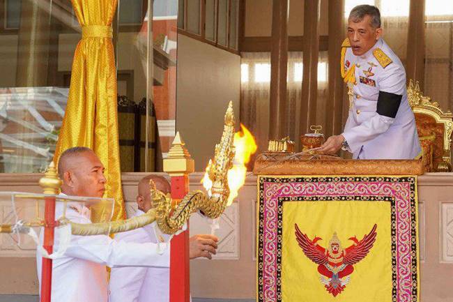 สมเด็จพระเจ้าอยู่หัว เสด็จพระราชทานเพลิงเจ้าสัววิชัย