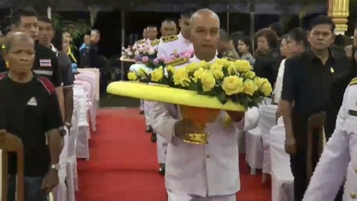 ร.10 พระราชทานพวงมาลาหลวง วางหน้าหีบศพ ‘พระครูประโชติ’