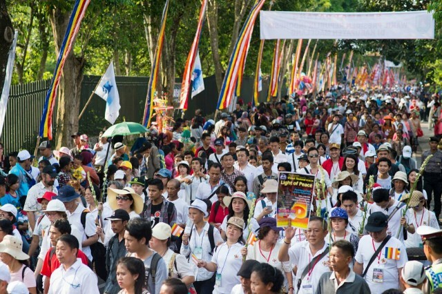 ชาวพุทธทั่วอินโดนีเซียร่วมฉลองวันวิสาขบูชา ณ พระเจดีย์บรมพุทโธ ประเทศอินโดนีเซีย