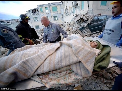แผ่นดินไหว 6.2 เขย่าภาคกลาง “อิตาลี” บ้านเรือนพังพินาศ เจ้าหน้าที่กู้ภัยเร่งค้นหาผู้สูญหาย