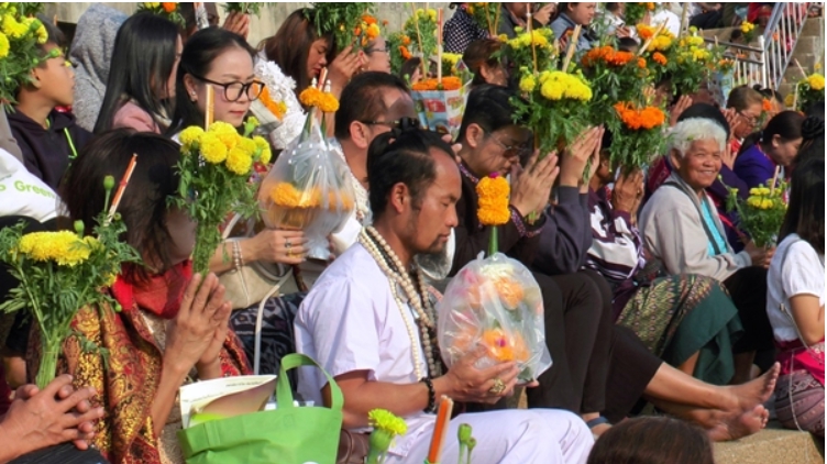 พลังศรัทธาเรือนแสน อัญเชิญพระอุปคุต เปิดงานนมัสการพระธาตุพนม