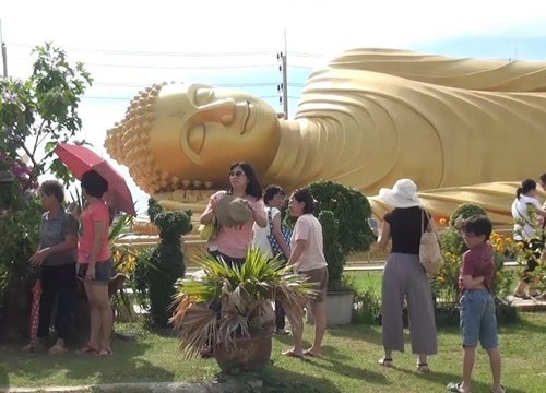 นักท่องเที่ยวแห่ชม วัดแหลมพ้อแหล่งท่องเที่ยวใหม่สงขลา “ไทยเท่ เก๋ไก๋ สไตล์เกาะยอ”