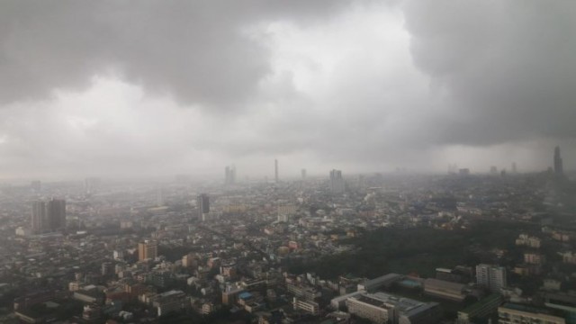 ประเทศไทยยังคงมีฝนตกชุกหนาแน่นกับมีฝนตกหนักถึงหนักมากบางพื้นที่ถึงวันนี้ (30 พ.ค.)