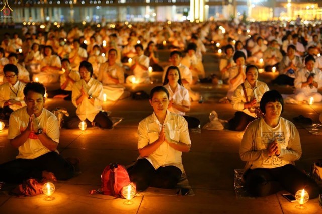 ประมวลภาพพิธีเวียนประทักษิณและปลูกต้นเบญจทรัพย์ เพื่อถวายเป็นพุทธบูชาในวันลอยกระทง