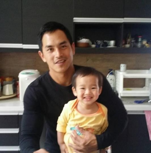 คุณพ่อ สงกรานต์ นึกสนุกจัดภาพตอนเด็กของ แอฟ ทักษอร และ ลูกสาวน้องปีใหม่