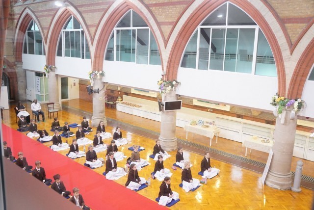 อึ้งทึ่ง...มีอย่างนี้ด้วย!!!โรงเรียนเอกชนในอังกฤษ มีเรียนวิชาพระพุทธศาสนา