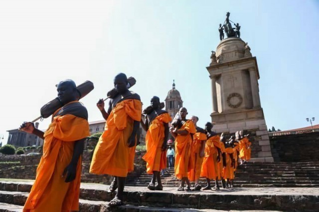 พระสงฆ์-ส.ณ.เดินธรรมยาตรา ประกาศธรรมครั้งแรก ที่ประเทศแอฟริกาวันที่ ๒ ณใจกลางเมืองพริทอเรีย