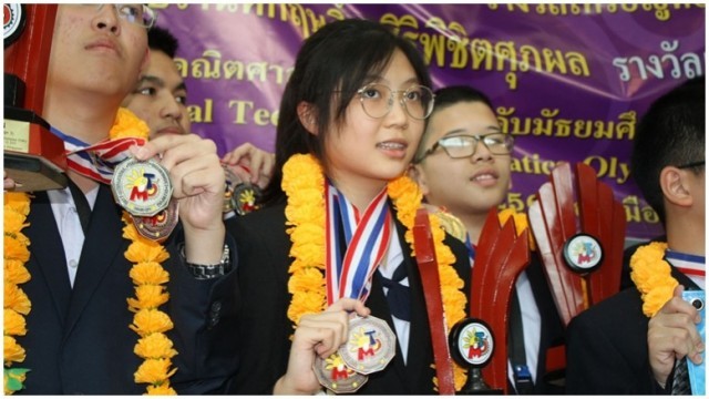 นักเรียนไทยแข่งคณิตศาสตร์โอลิมปิกที่สาธารณรัฐฟิลิปปินส์ กวาด 53 เหรียญ กลับถึงไทยแล้ว !!