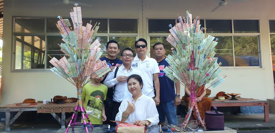 พ่อเมืองอุดรธานี นำชาวบ้านทอดกฐินสามัคคี สร้างกุฏิสงฆ์อาพาธปลอดเชื้อ