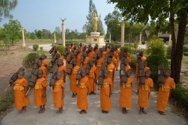 ส.ณ.ศูนย์ฯพลเอกอาทิตย์ -พรสรร กำลังเอก เดินธุดงค์ พัฒนาวัด