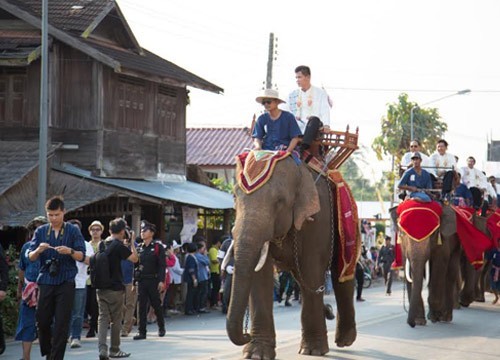 ททท.แพร่ เชิญเที่ยวงานประเพณีไหว้พระธาตุช่อแฮ และขบวน“ถวายความอาลัย พ่อของแผ่นดิน”