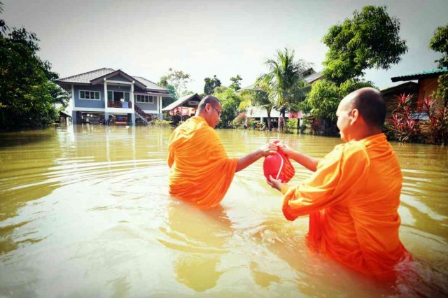 เชิญตักบาตรข้าวสารอาหารแห้ง เพื่อรวมน้ำใจไทยช่วยภัยน้ำท่วมภาคใต้ ตลอดเดือนมกราคม ปี2560