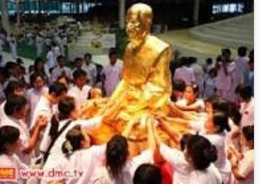 ชาวพุทธมีปัญญา กระแสข่าวเงินทอนวัด ไม่ได้บั่นทอนศรัทธาแห่เข้าวัดทำบุญคับคั่ง