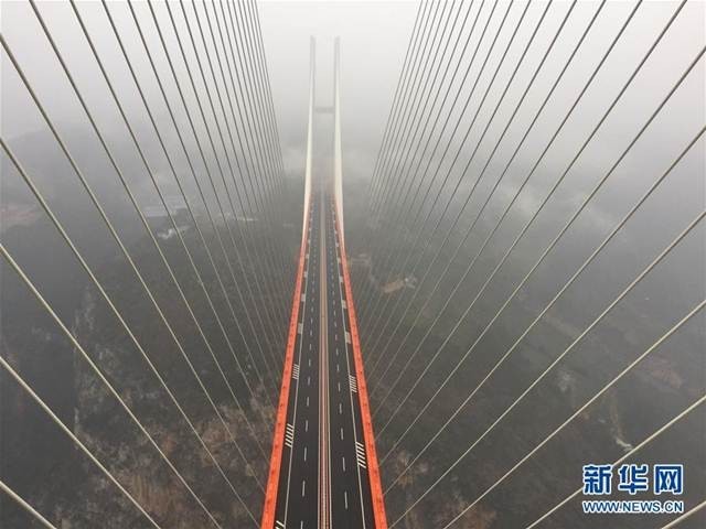 จีนเปิดใช้งานสะพานสูงที่สุดในโลก "เป่ยผานเจียง" ให้ประชาชนได้ใช้สัญจรแล้ว