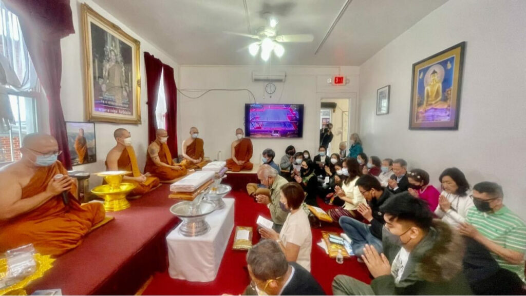 คึกคัก..พุทธศาสนิกชนในอเมริกา พากันทำบุญวันออกพรรษาและทอดกฐิน