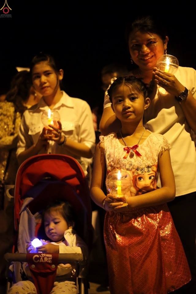 ประมวลภาพพิธีเวียนประทักษิณและปลูกต้นเบญจทรัพย์ เพื่อถวายเป็นพุทธบูชาในวันลอยกระทง