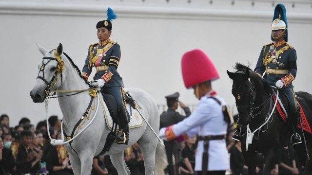 พันโทหญิง “พระองค์เจ้าสิริวัณณวรี” ทรงม้านำขบวนอัญเชิญพระบรมราชสรีรางคาร