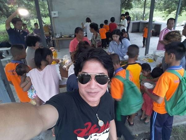 สุขจากการให้!!! เชษฐ์ สไมล์บัฟฟาโล สร้างโรงทานช่วยคนพิการ ผู้ยากไร้