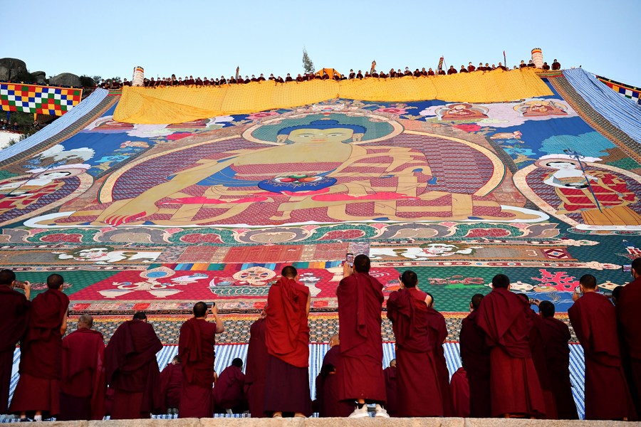 'เทศกาลชอตัน' เริ่มแล้ว ความบันเทิงผสานพระพุทธศาสนาในทิเบต