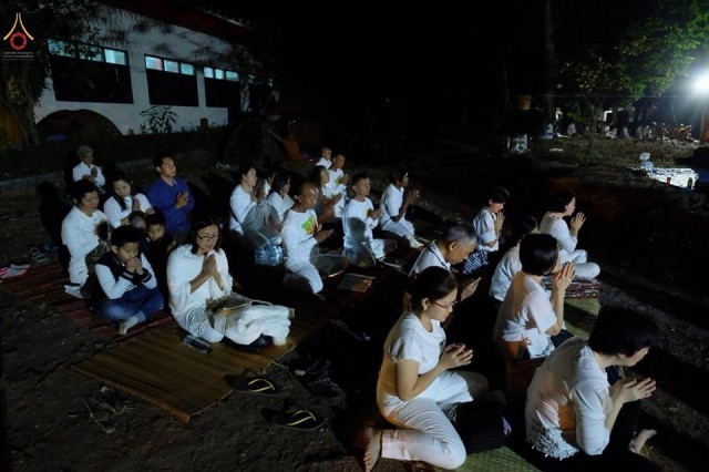 ประมวลภาพปลื้ม ๆ คณะสงฆ์นานาชาติ กว่า 600 รูป เดินธุดงค์ จากจ.จันทบุรี สู่ จ.นครพนม