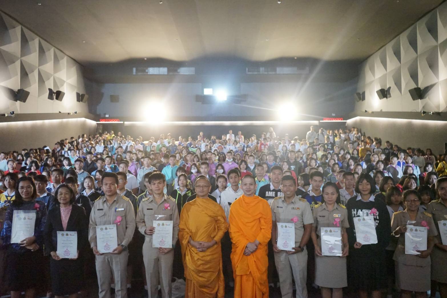 ศรีสะเกษจัดติวโอเน็ตภาษาอังกฤษ ครั้งที่ 1 มีนักเรียนเข้าร่วมกว่าพันคน