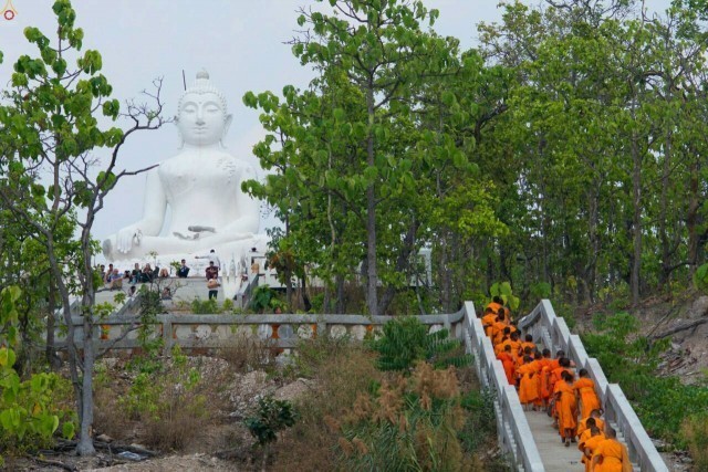 ส.ณ.ร่วมพิธีจุดประทีป ถวายเป็นพุทธบูชา วัดพระธาตุแม่เย็น อ.ปาย จ.แม่ฮ่องสอน