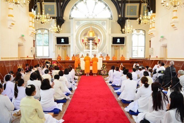 พิธีอัญเชิญองค์พระประธานเพื่อประดิษฐาน ณ อุโบสถ  วัดพุทธนิวคาสเซิล ประเทศอังกฤษ
