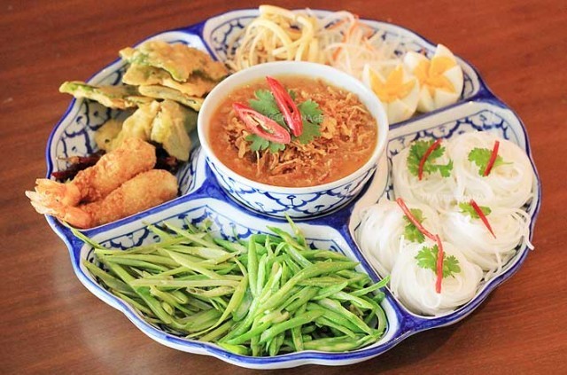 ระลึกถึงความเป็นไทย แวะทานอาหารไทย ๆ ที่ "บ้านย่า"  !!