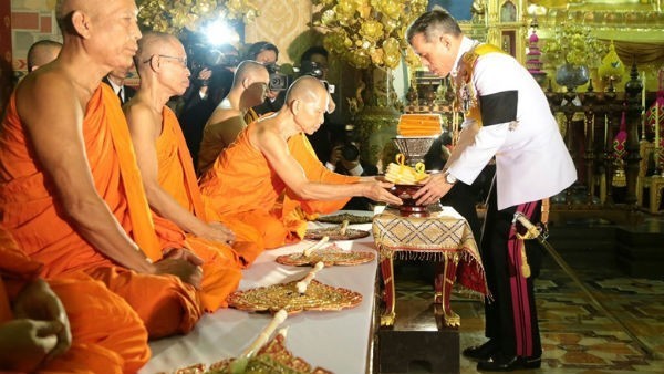 สมเด็จพระบรมฯ เสด็จฯ ทรงบำเพ็ญพระราชกุศลถวายผ้าพระกฐิน ณ วัดพระอารามหลวงชั้นเอก