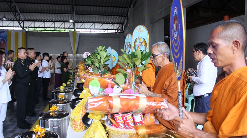 พุทธศาสนิกชนจังหวัดนราธิวาสร่วมใจทอดกฐินและผ้าป่า ให้กับวัดในพื้นที่