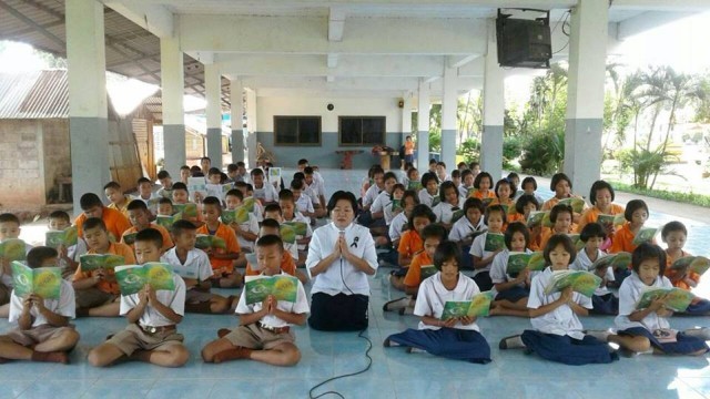 ชมภาพนักเรียน 7 โรงเรียน ทั่วประเทศ พร้อมใจสวดมนต์ บทธัมมจักกัปปวัตตนสูตร