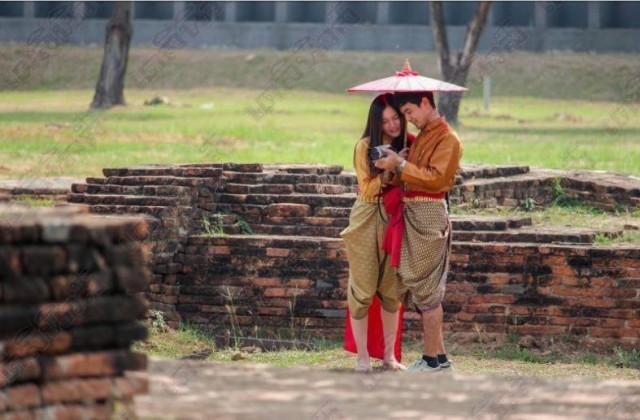 แดดร้อนก็มิหวั่น 'ท่านหมื่น-แม่การะเกด' ล้นวัดไชยวัฒนาราม