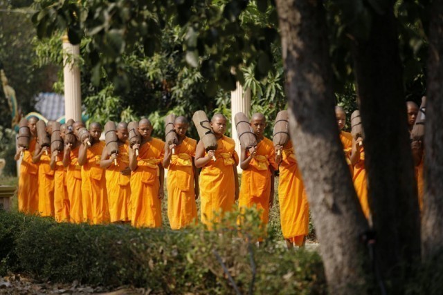 ส.ณ.ศูนย์ฯพลเอกอาทิตย์ -พรสรร กำลังเอก เดินธุดงค์ พัฒนาวัด