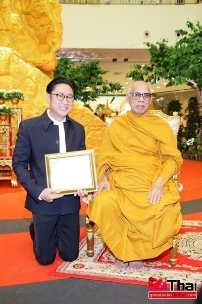 ภาพปลื้ม ๆ !!!กับเหล่าดารานักร้องกับงานวิสาขบูชาโลก