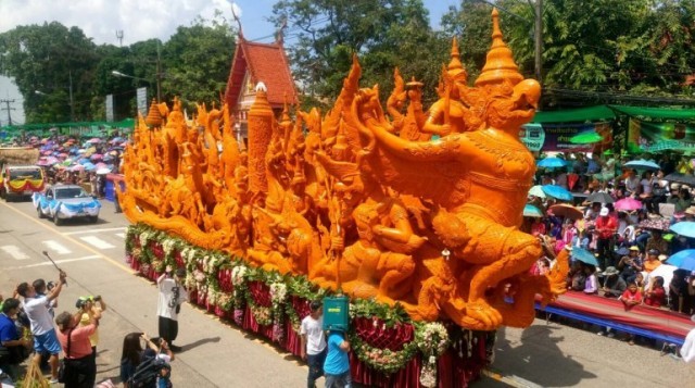 วัดทุ่งศรีเมือง แชมป์แกะต้นเทียนที่อุบลฯ-วัดพลแพน ชนะประเภทติดพิมพ์