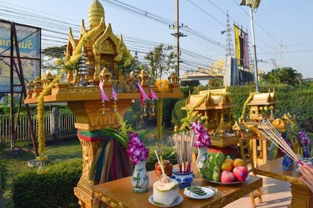 ผมรู้สึกกลัวทุกที!!!ที่ไม่ไหว้ศาลพระภูมิ