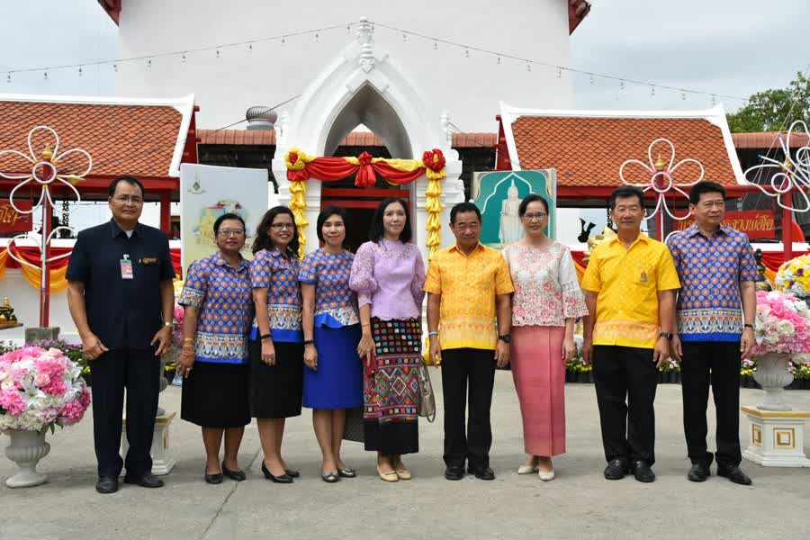 ชาวสุพรรณบุรี ร่วมพิธีห่มผ้าหลวงพ่อโต สืบทอดประเพณีโบราณ