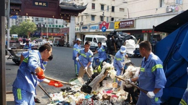 ว้าวหล่อได้ใจสาว!!!“คนเก็บขยะ”หัวใจหล่อ