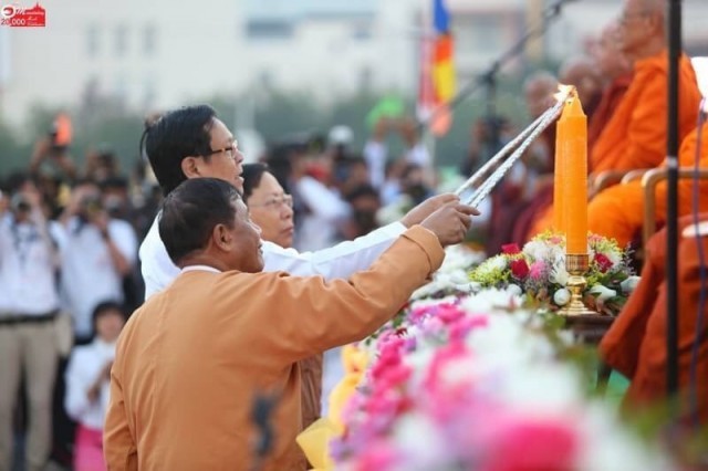เมียนมาร์ - ไทย ร่วมสืบสานพุทธประเพณีตักบาตรของชาวพุทธ เชื่อมความสัมพันธ์ของทั้งสองประเทศ